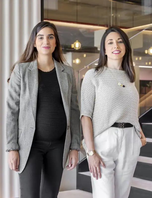 Emmme Interiorismo: “Si se escoge el blanco para las paredes de casa, hay que romper la monotonía pintando los marcos de las puertas o los techos con colores empolvados y suaves”