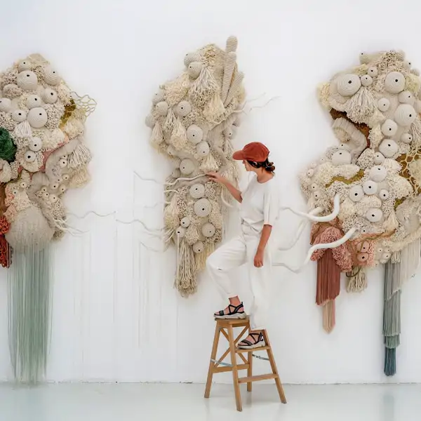El paisaje interior de Vanessa Barragão: arte textil como un océano de emociones