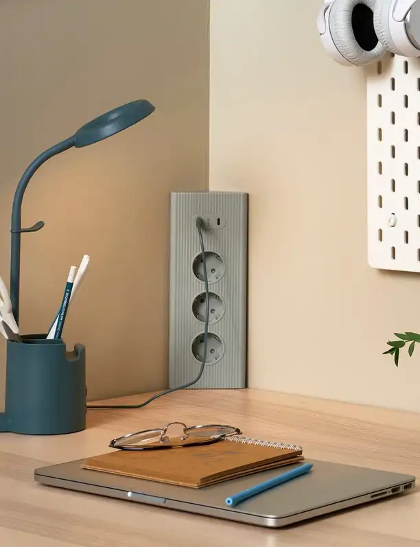 Adiós ladrones y alargadores tradicionales: 5 alternativas de diseño que elevan el orden en casa