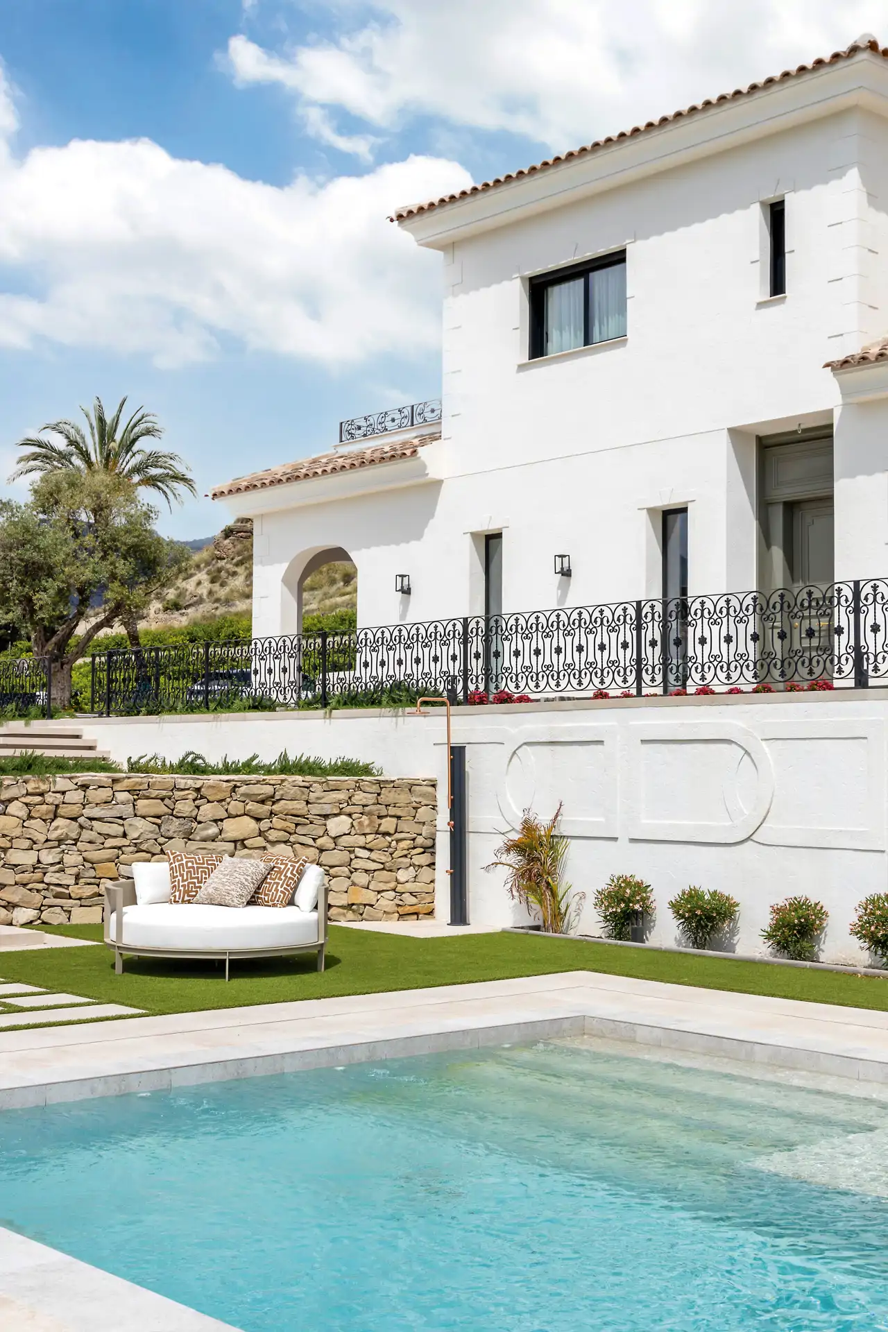 Casa jardín piscina Área Exclusiva Interiorismo