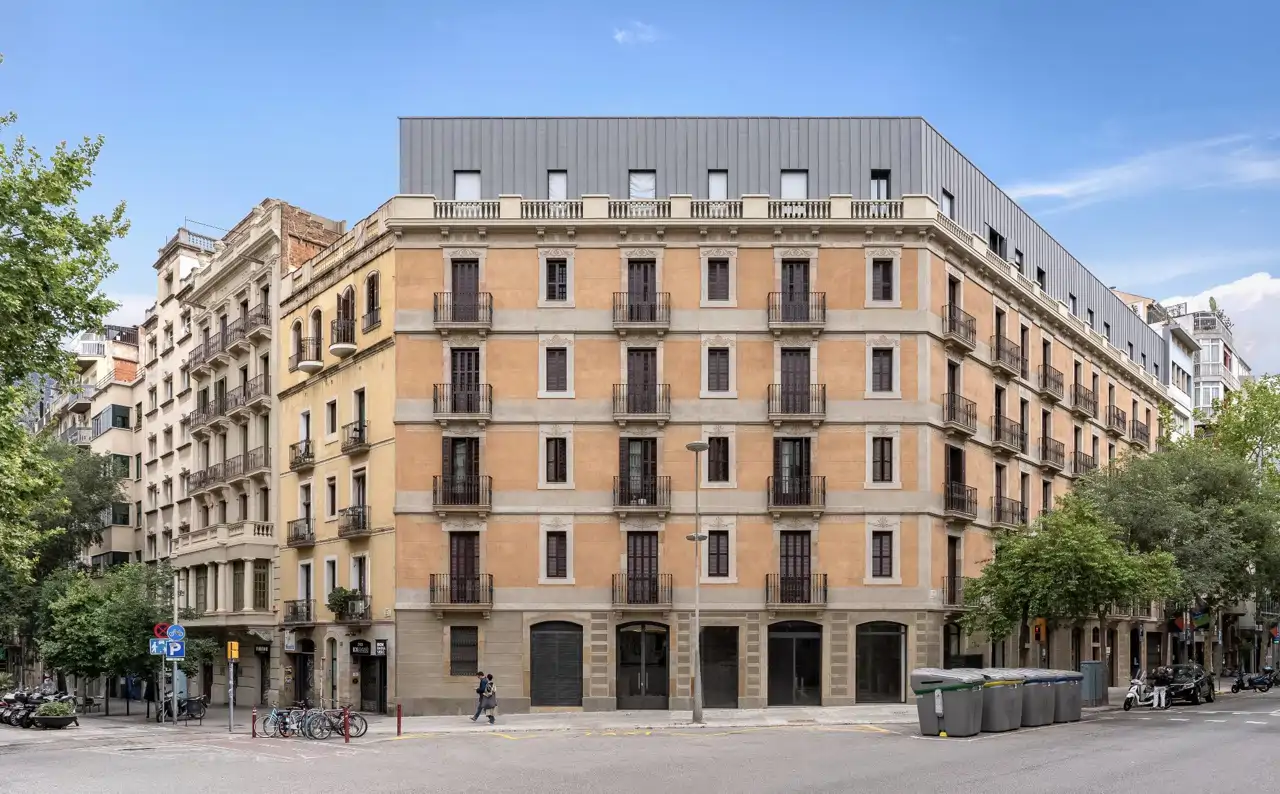 Fachada de un edificio de viviendas en Barcelona