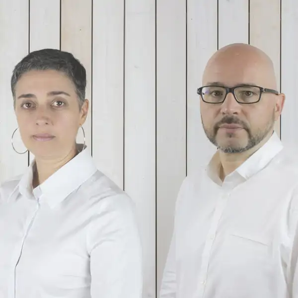 Elena López y Xulio Turnes, arquitectos y fundadores del estudio de arquitectura DOMOHOMO