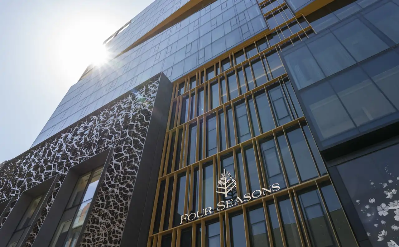 Four Seasons Montreal, el hotel de diseño más emblemático de la ciudad.