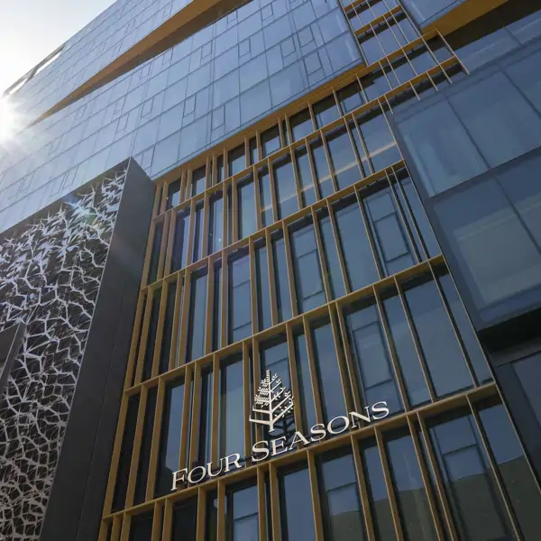 Descubre el lujoso hotel ubicado en el exclusivo barrio del Golden Square Mile, en Montreal