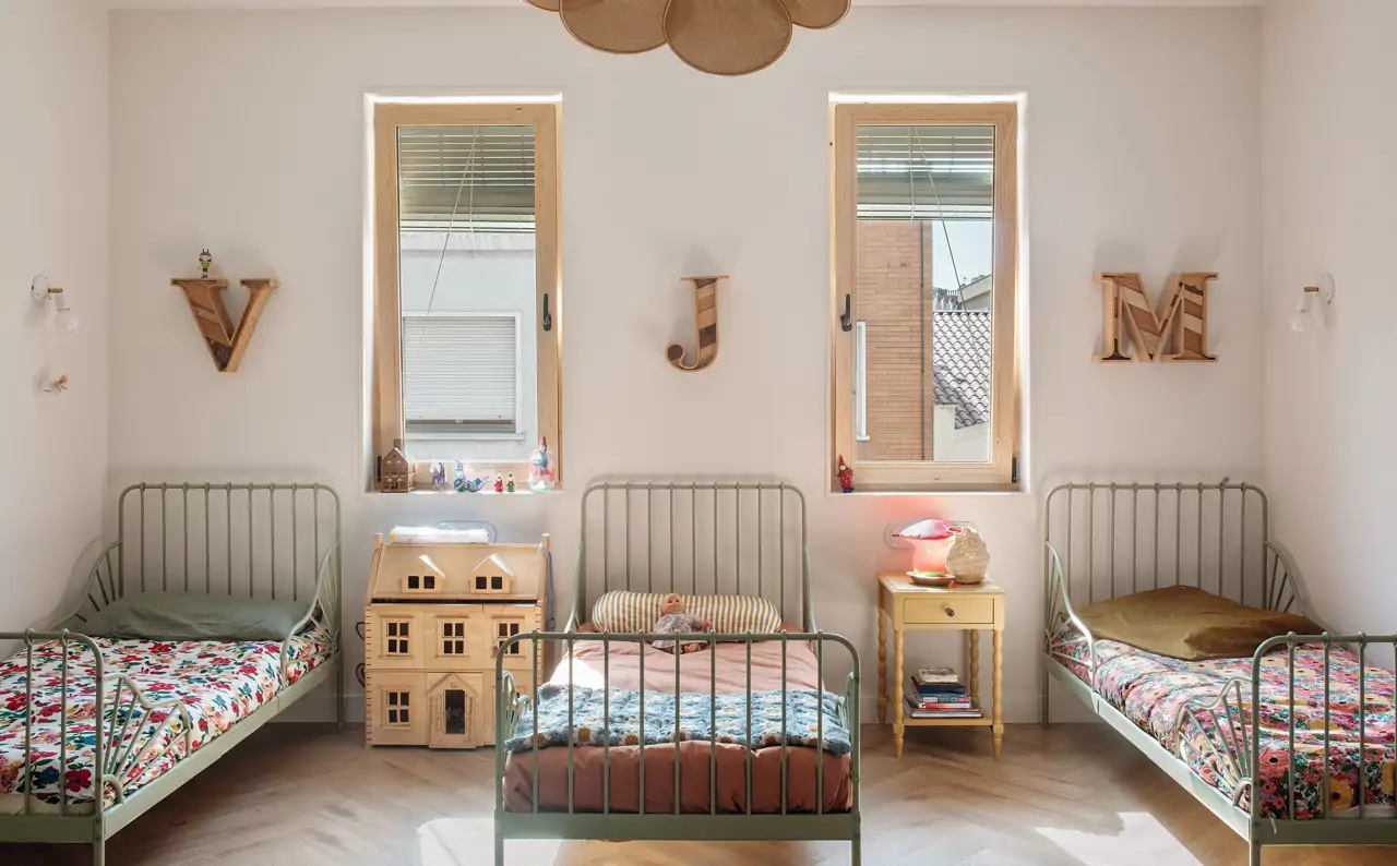 Dormitorio infantil de 3 camas
