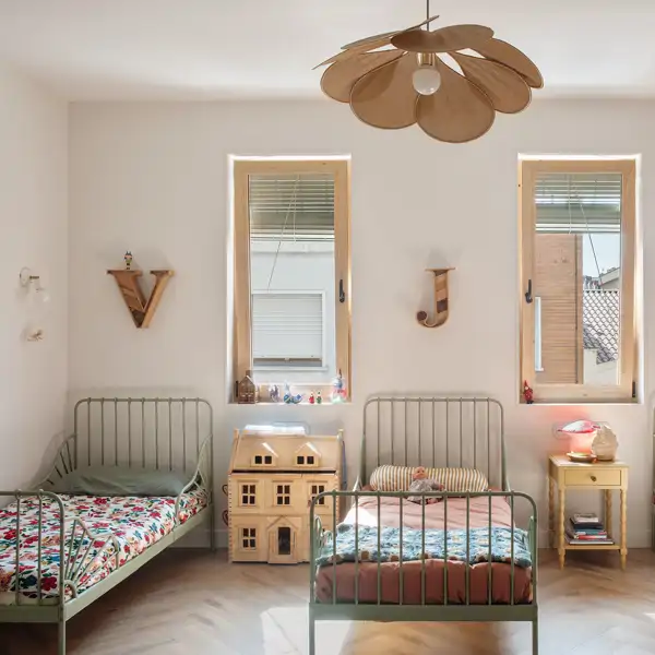 Mi madre me enseñó a usar las fundas de edredón infantiles de Zara Home Kids como colchas para decorar la cama de matrimonio