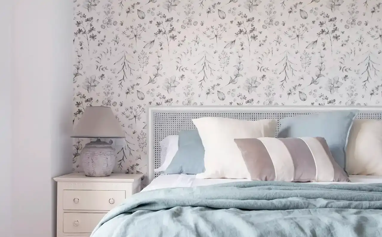 dormitorio azules grises papel pintado botanico lampara cemento piecero cabece