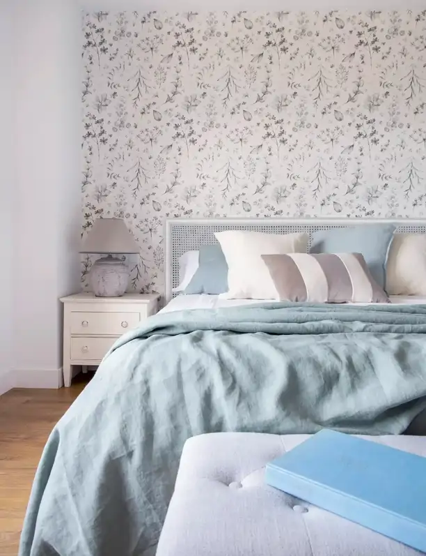 Ni obras ni grandes inversiones: 10 ideas de papel pintado para renovar el dormitorio de matrimonio