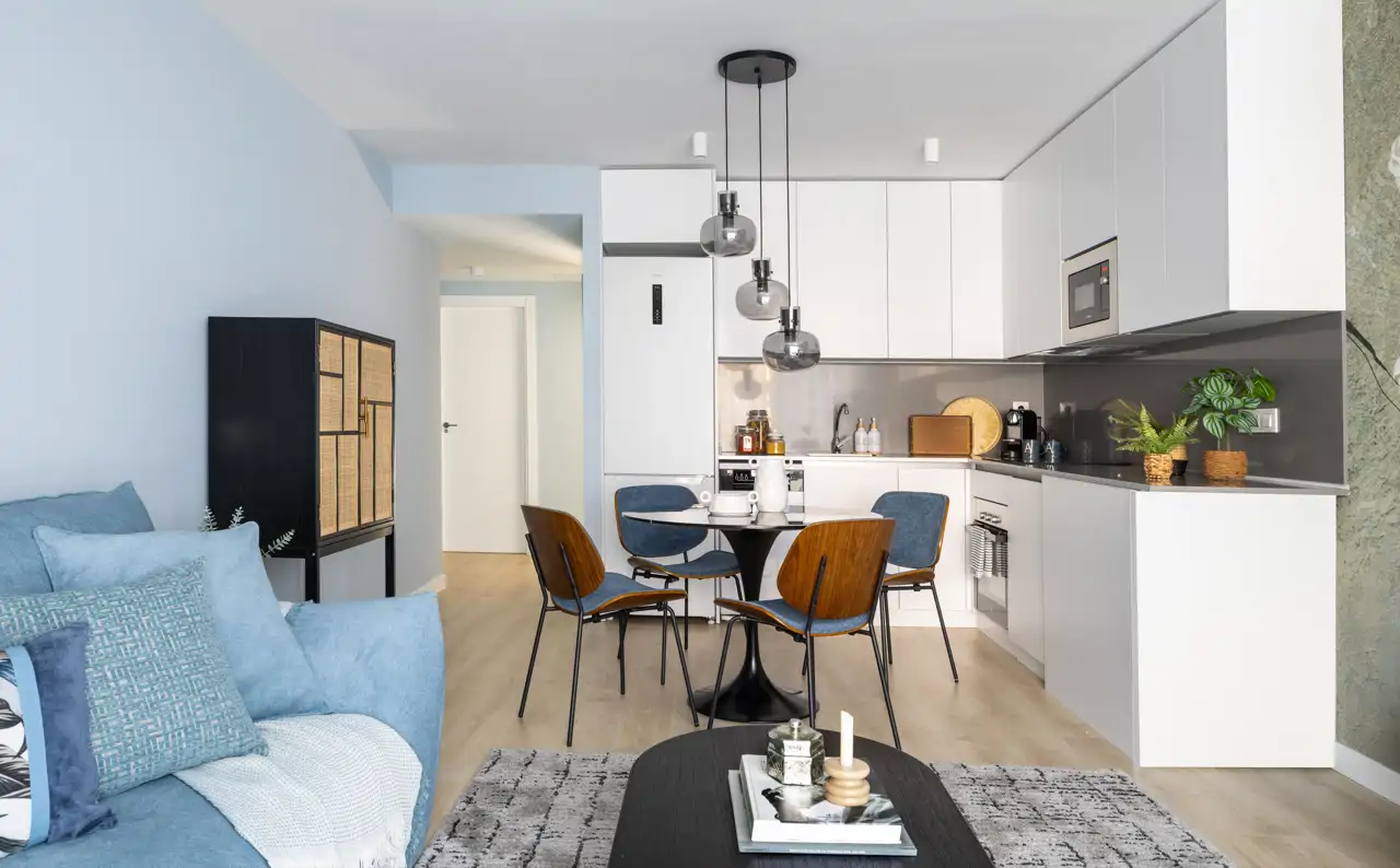 Cada color, material y diseño se han elegido siguiendo un hilo conductor entre todos los espacios de este apartamento de 40 m2.