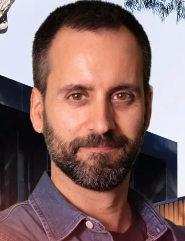 Jordi Martí, arquitecto técnico: "Los toldos tradicionales de España son un error, es como tener un radiador delante de nuestra ventana"