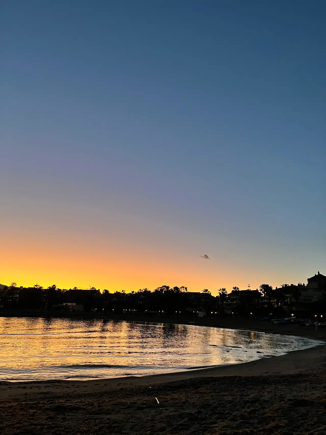 Marbella al atardecer fotografiada por el artista