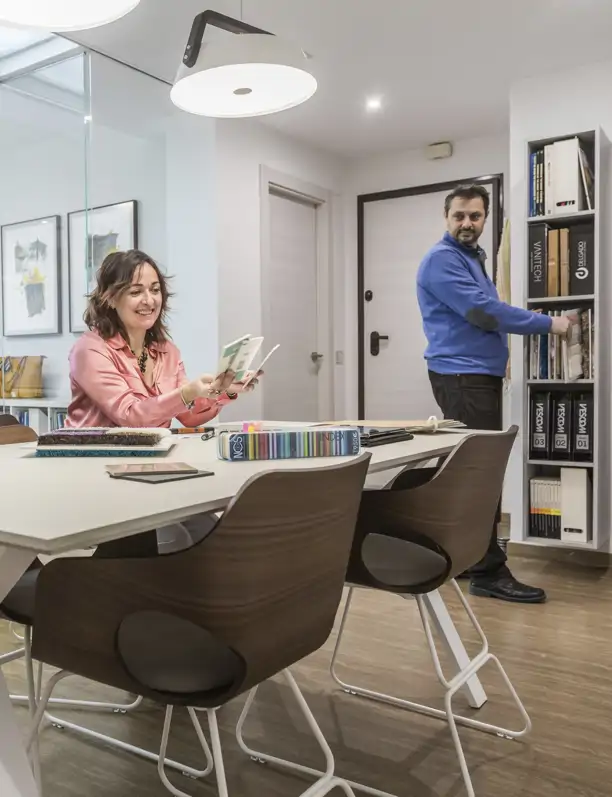 Rosa Pérez Lucas, interiorista: “En el dormitorio de una pareja de jubilados, una butaca y un pie de cama son dos muebles auxiliares imprescindibles”
