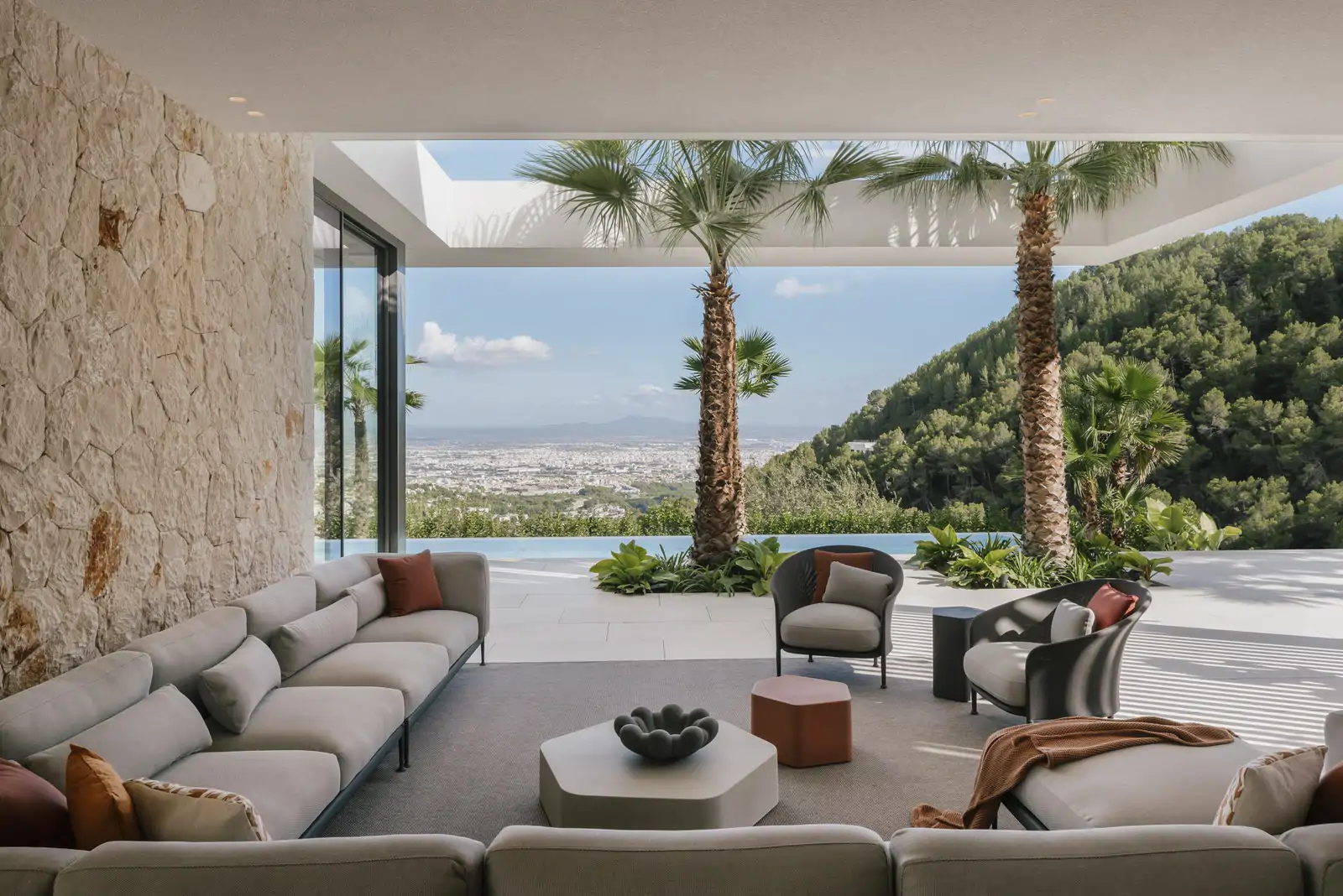 Salón exterior casa con piscina