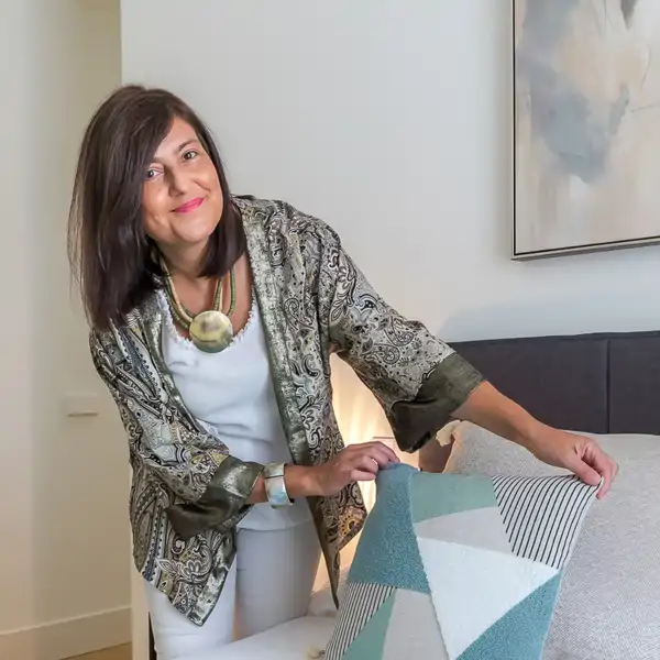 Yolanda Espartosa, experta en home staging: “En las fotos de casas a la venta opto por retirar la televisión y sustituirla por un cuadro, una planta o un arreglo floral”