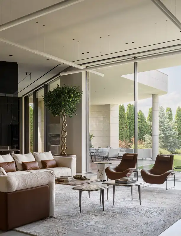Esta casa de lujo, con jardín y piscina, responde a un proyecto de interiorismo 'ad hoc' de diseño contemporáneo y armonía visual