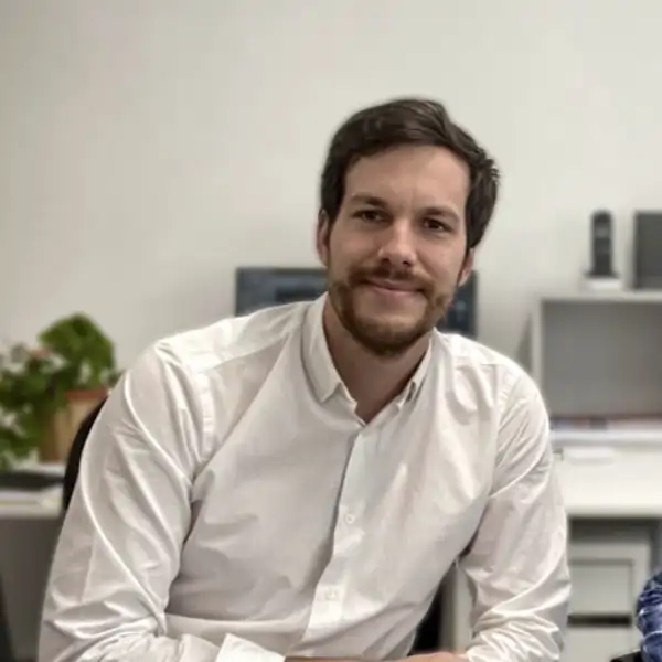 Julio A. Romero, arquitecto: "Una cocina cuadrada aprovecha mejor el espacio, solo necesita 5,80 m² de superficie para cumplir todos los requisitos y tiene 3 metros de encimera libre"