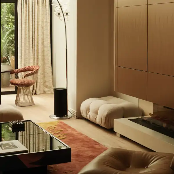 Un enamorado de los años 70 vive en esta elegante casa de Paris que mezcla materiales brutos, obras de arte e inspiración brasileña