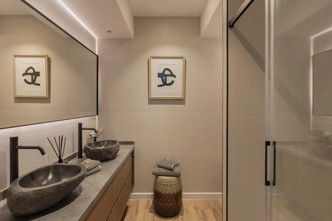 baño infantil tonos grises