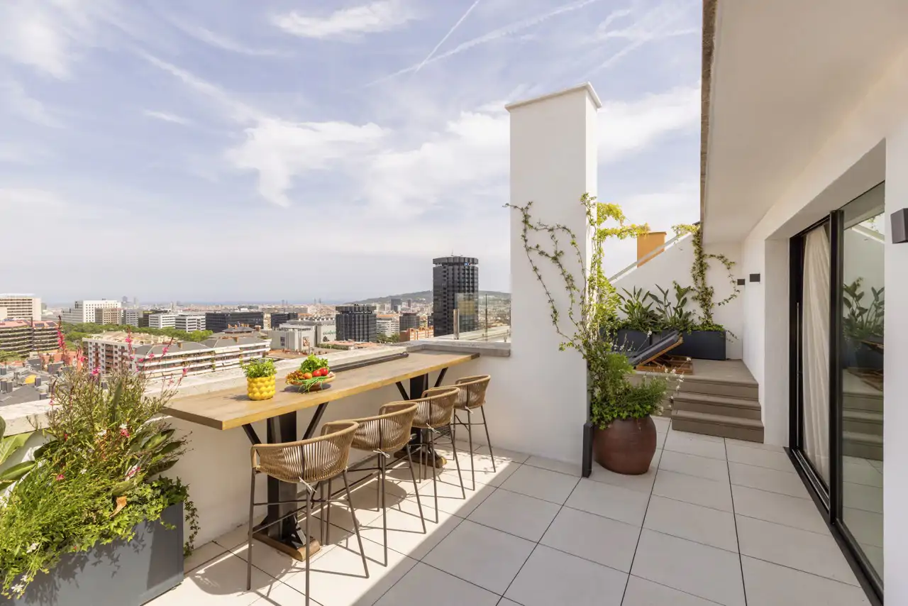 terraza con barra y vistas