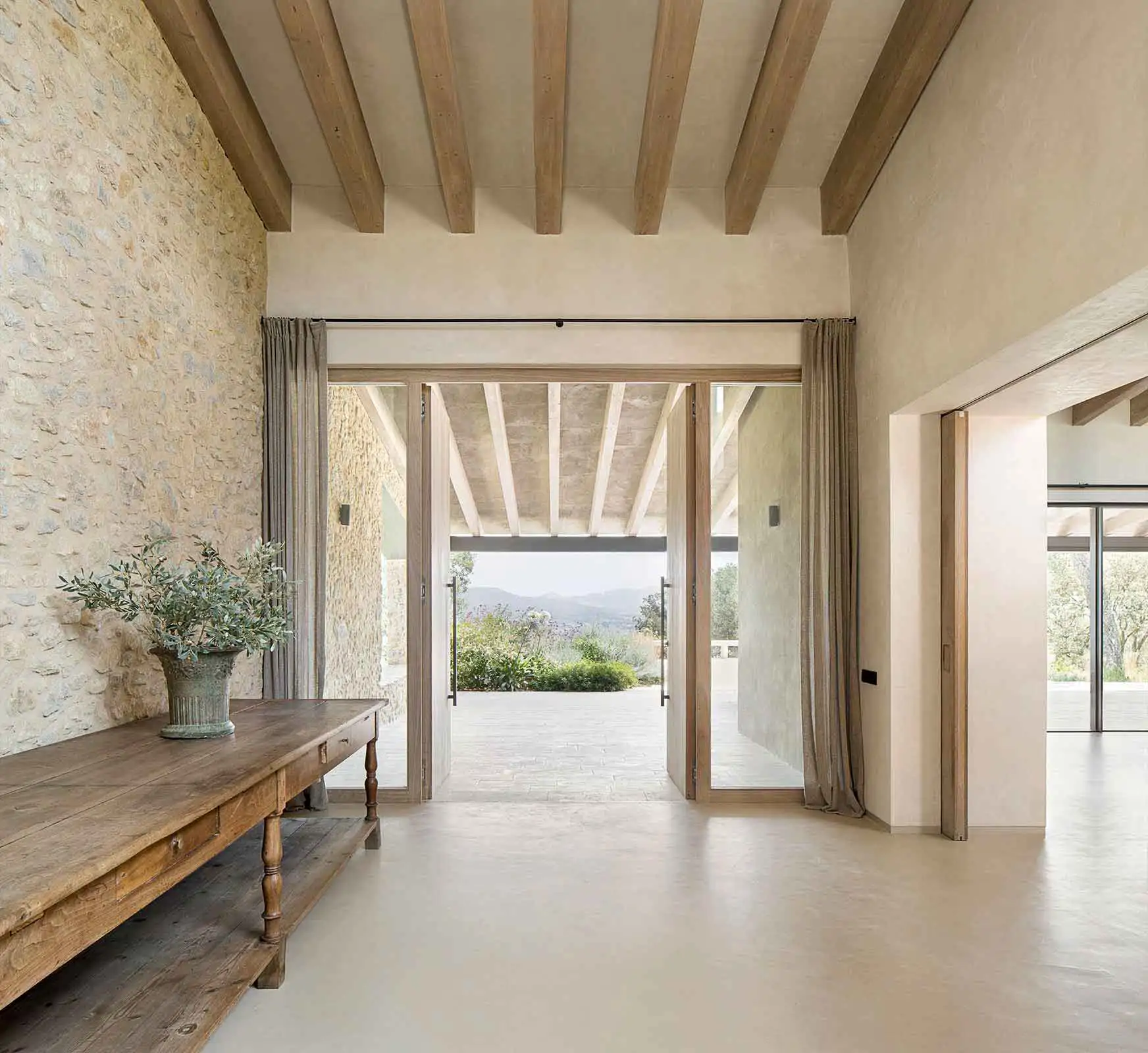 Abre una ventana o una puerta