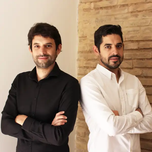 Carlos y Jorge Sendra, arquitectos: "Los estores o cortinas aportan intimidad, pero no son efectivos para detener la radiación solar. Hay que bloquear el sol"