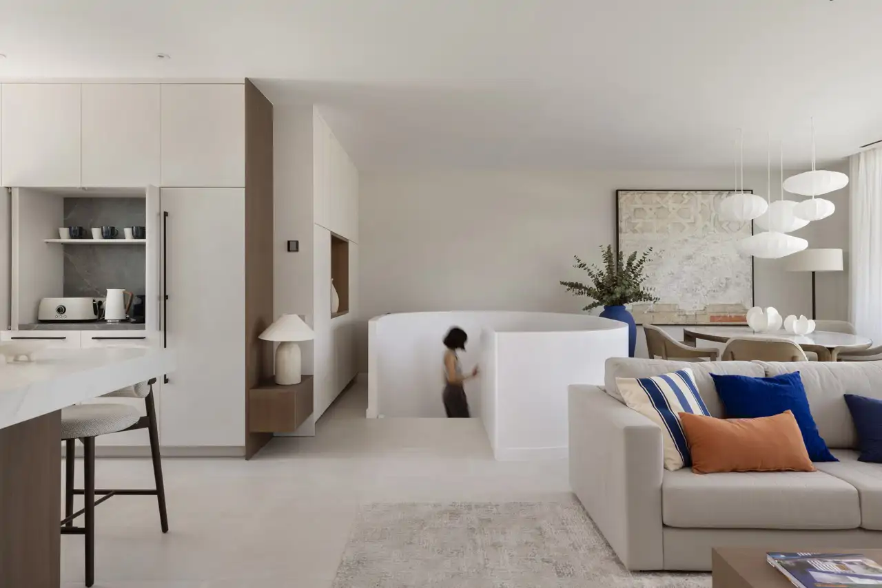 zona de día abierta con salon, comedor y cocina 