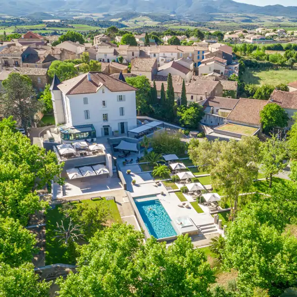 Si fuera de vacaciones al sur de Francia iría a Château Autignac, un castillo centenario rodeado de viñedos