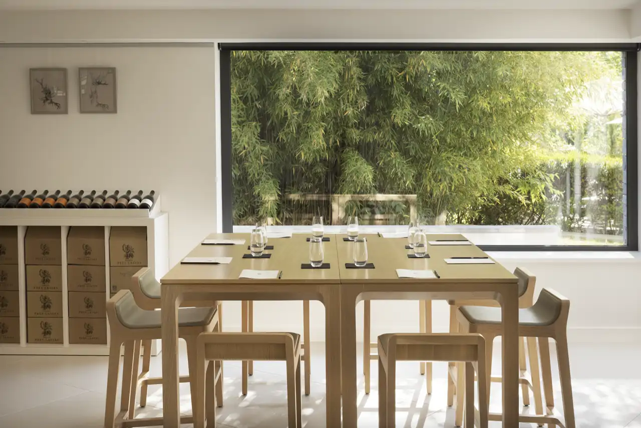 comedor vino ventanal