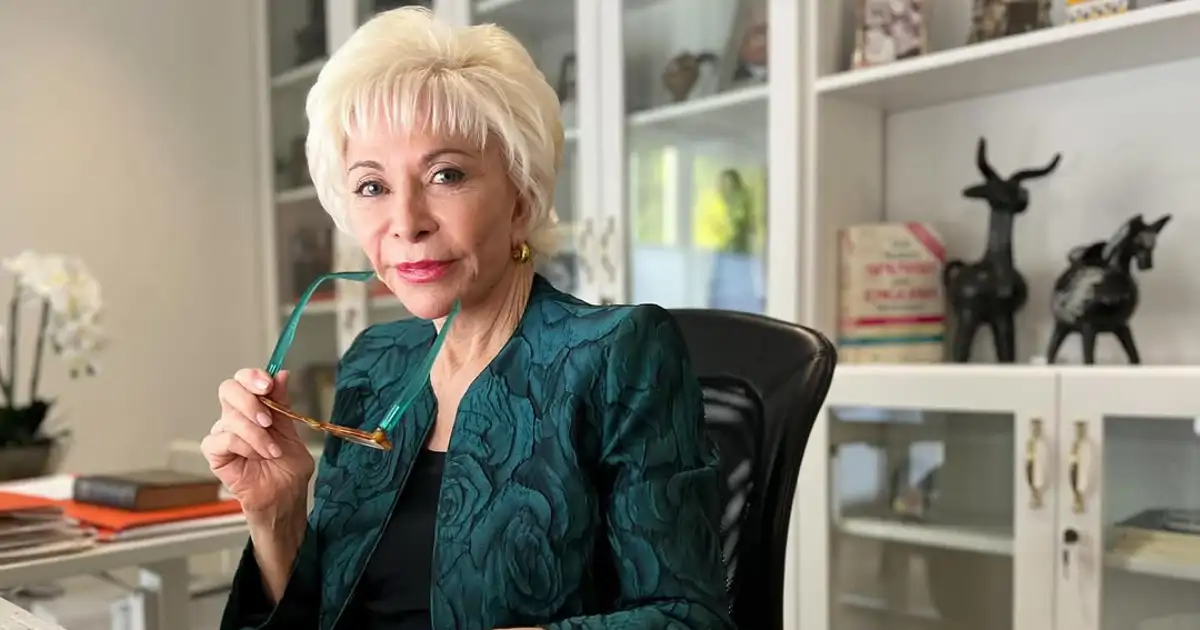 Isabel Allende, escritora (83 años): “La vida se ha pasado volando. Parece  que fue ayer cuando me senté a escribir una primera frase en la cocina”