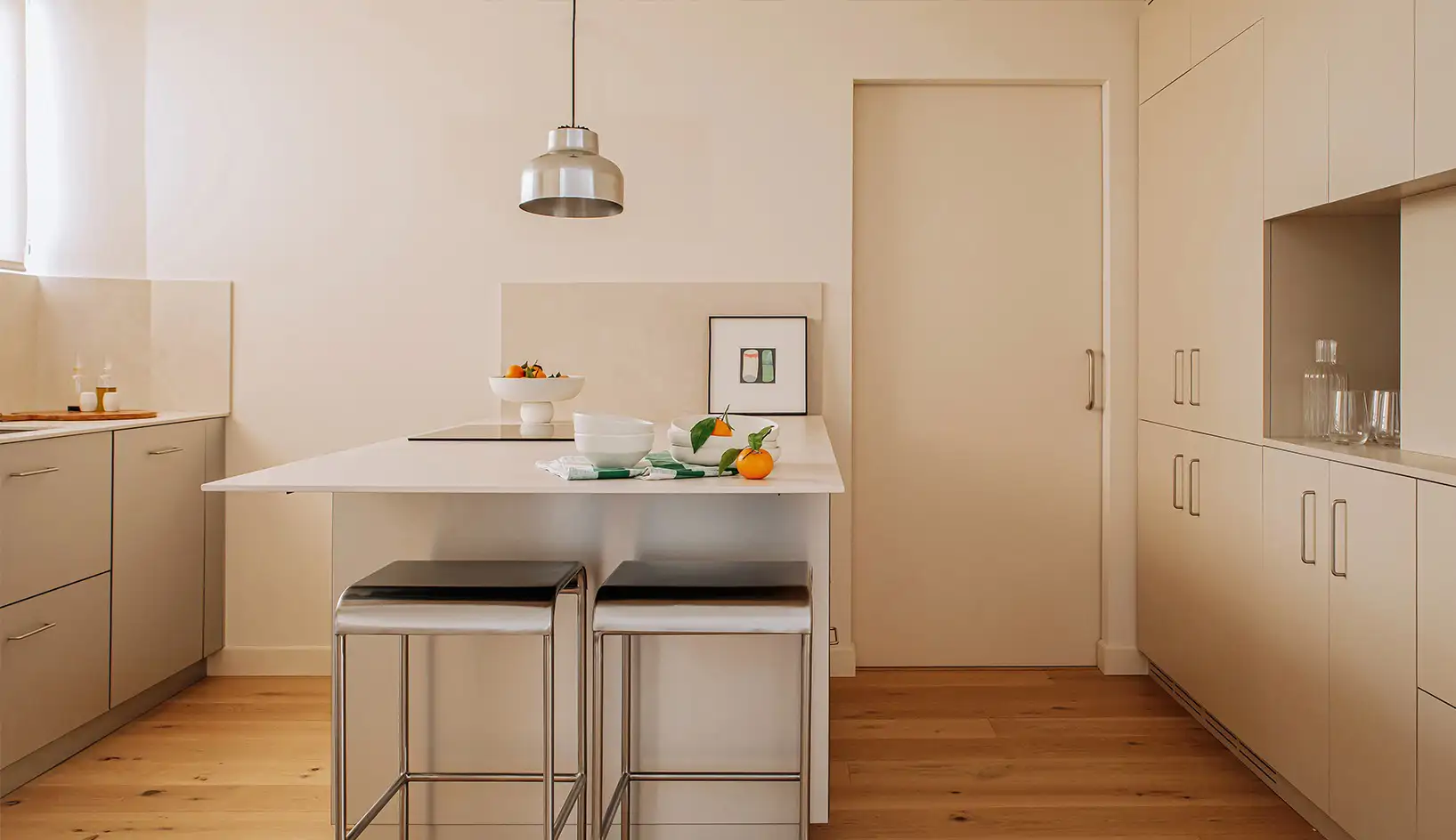 Cómo ganar luz en una cocina sin usar el color blanco