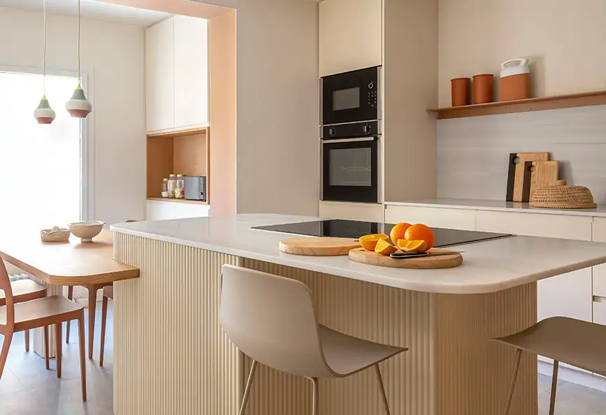 Cómo ganar luz en una cocina sin usar el color blanco