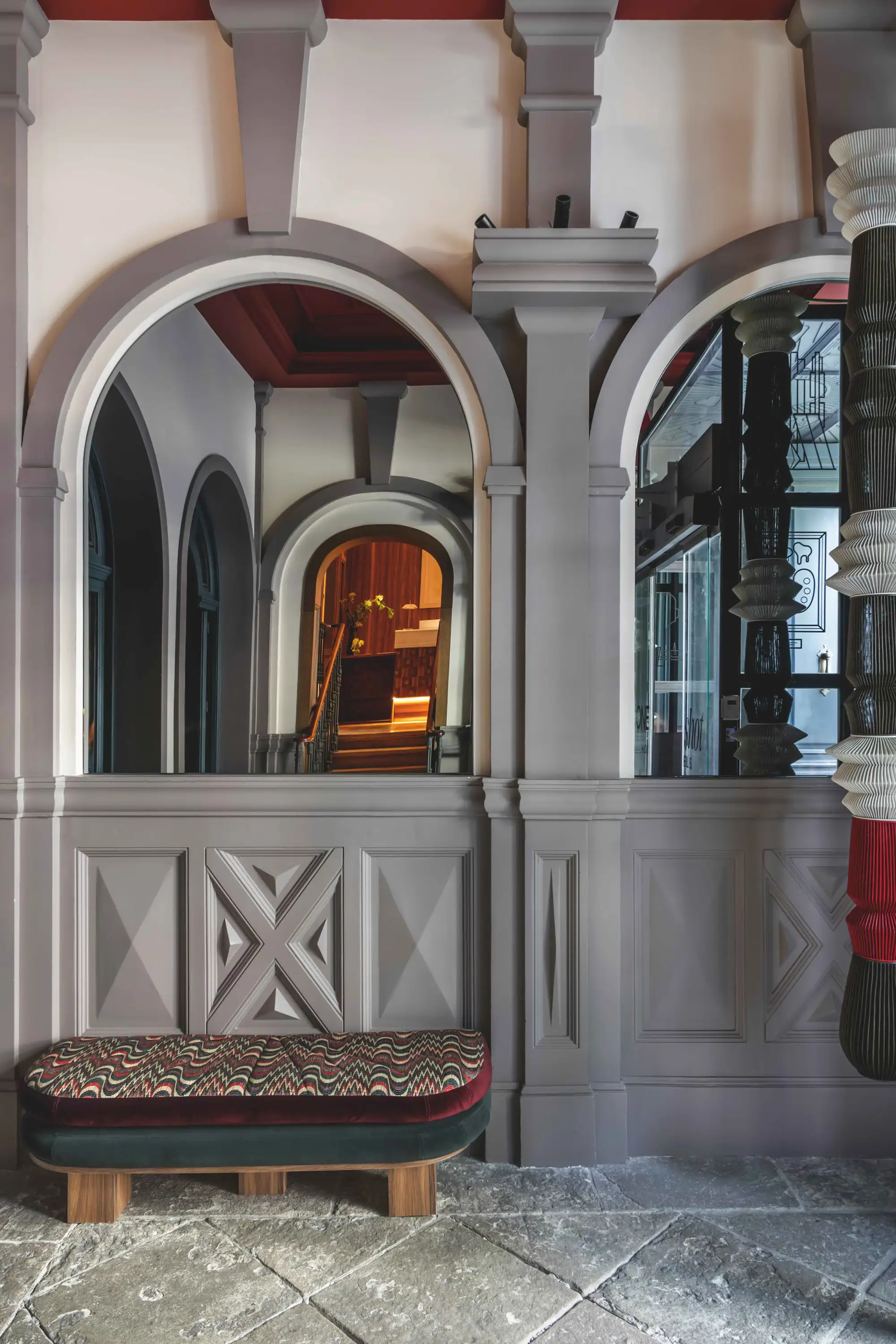 Un edificio de 1897 renace con el interiorismo cálido de Adriana ...