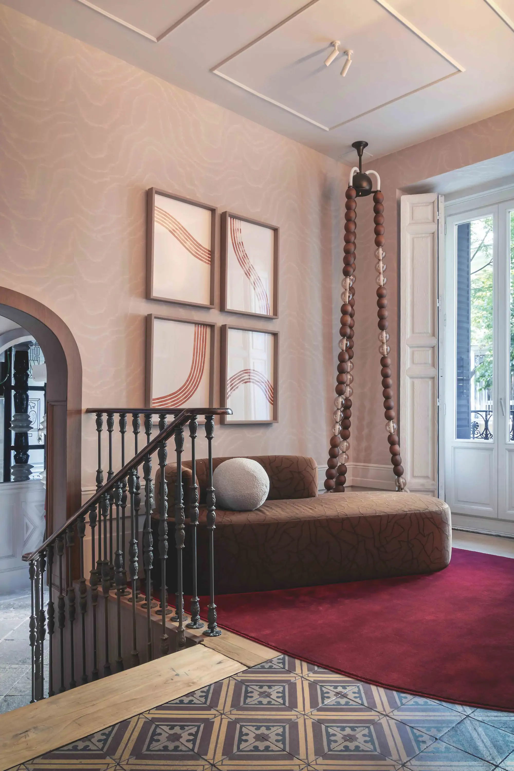 Un edificio de 1897 renace con el interiorismo cálido de Adriana ...